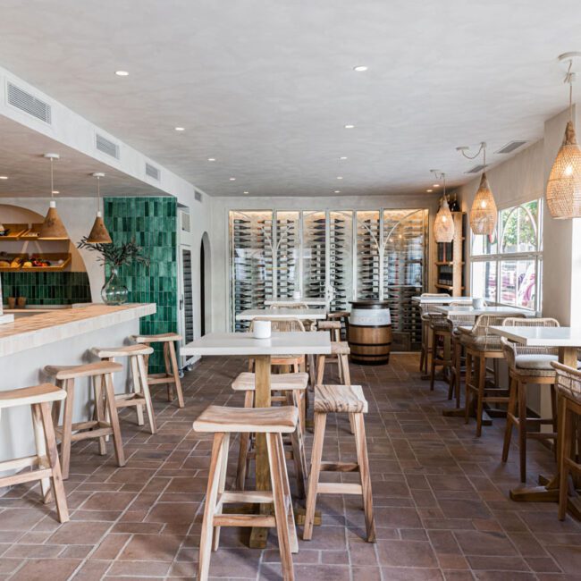 La Floja - Vinos & Latas